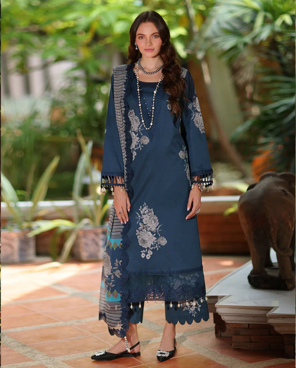 Charizma Digital Lawn in 90.70 lawn  3-Piece Ensemble Royal Blue
