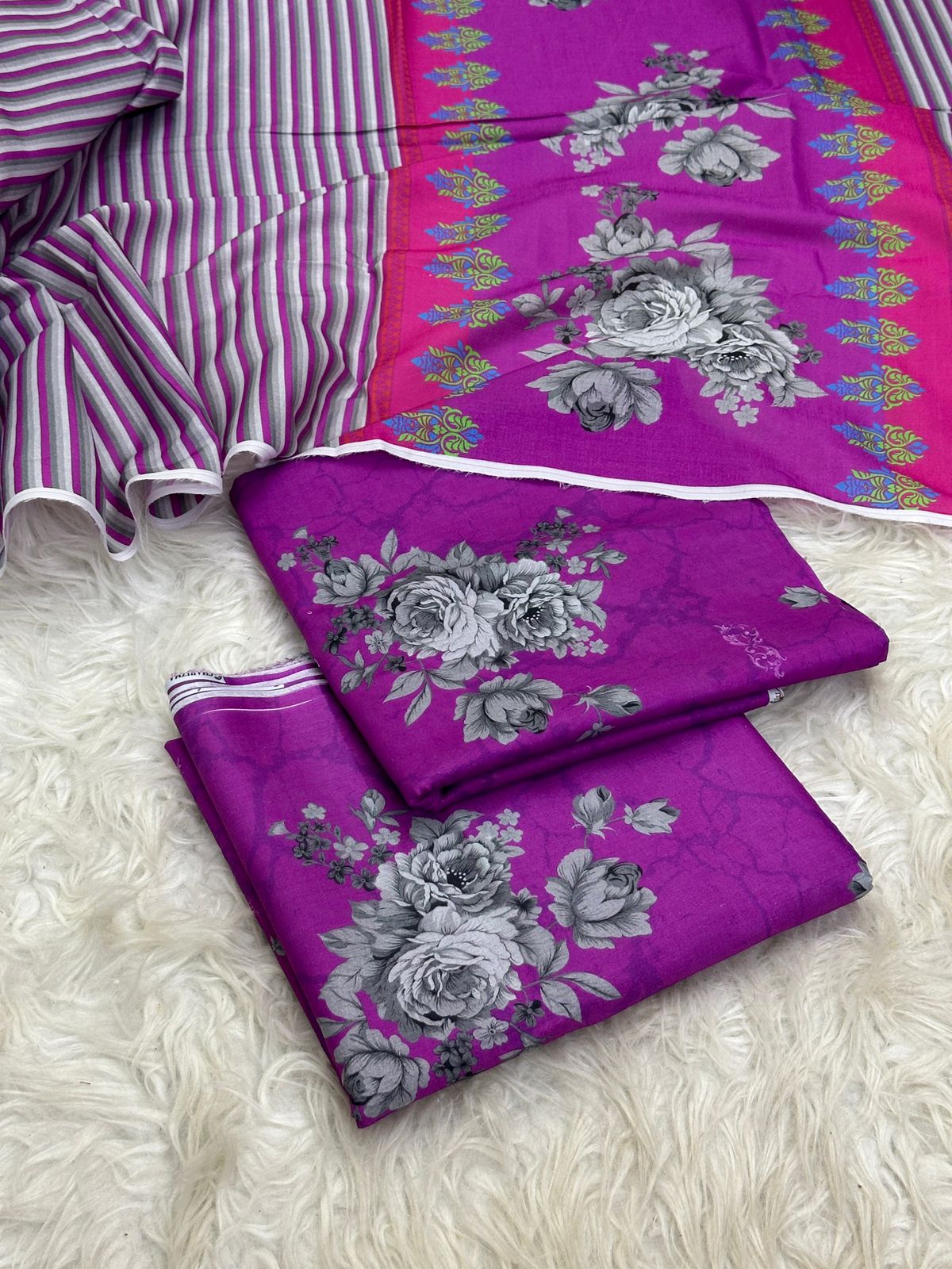 Charizma Digital Lawn in 90.70 lawn  3-Piece Ensemble Purple