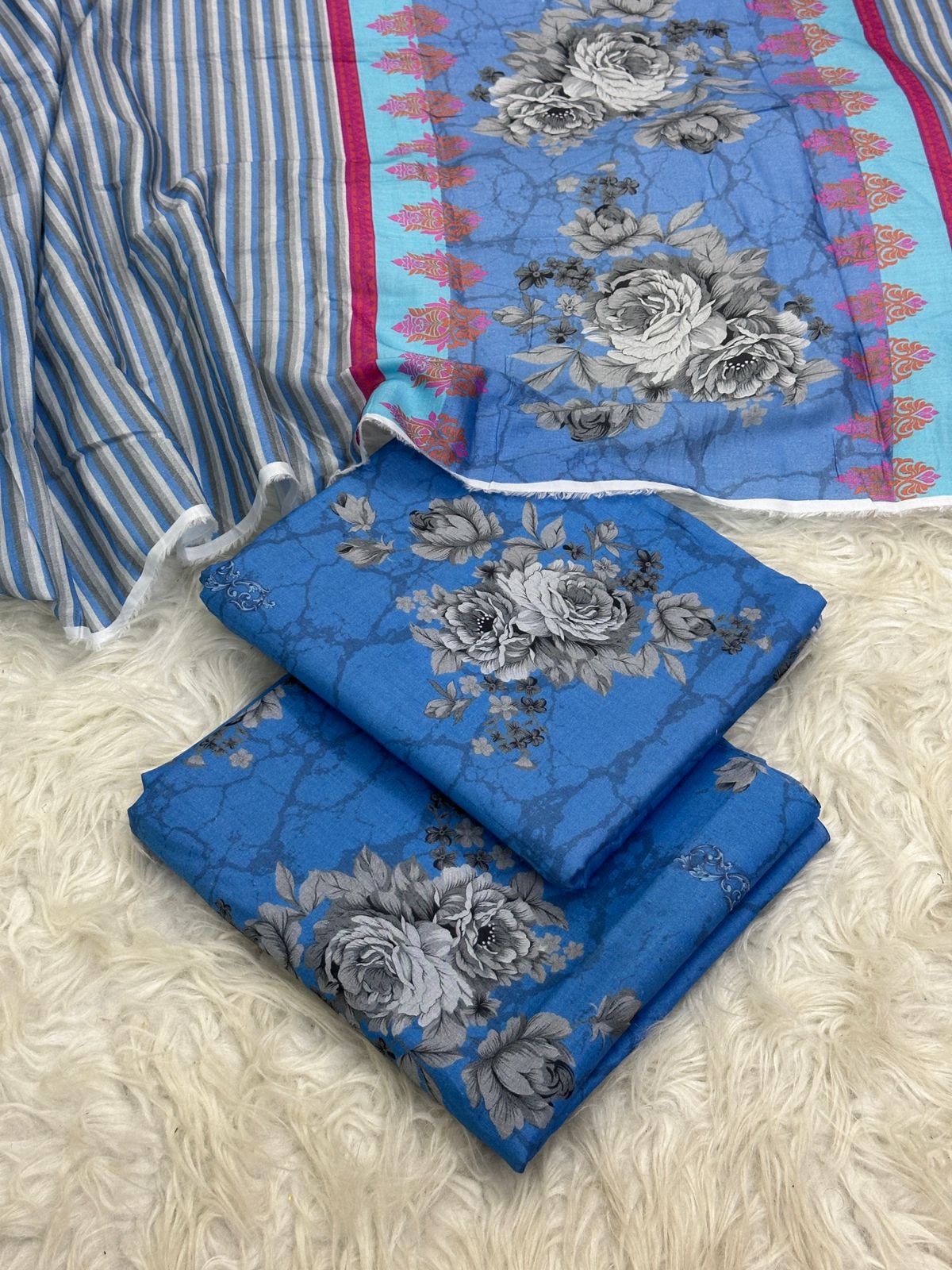 Charizma Digital Lawn in 90.70 lawn  3-Piece Ensemble Blue