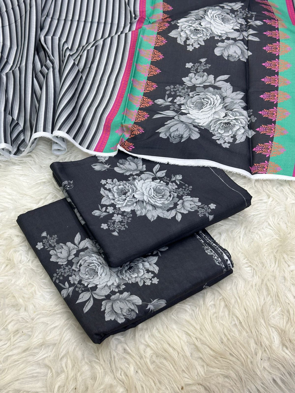 Charizma Digital Lawn in 90.70 lawn  3-Piece Ensemble black
