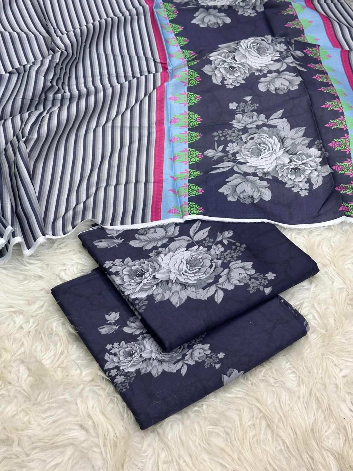Charizma Digital Lawn in 90.70 lawn  3-Piece Ensemble Royal Blue